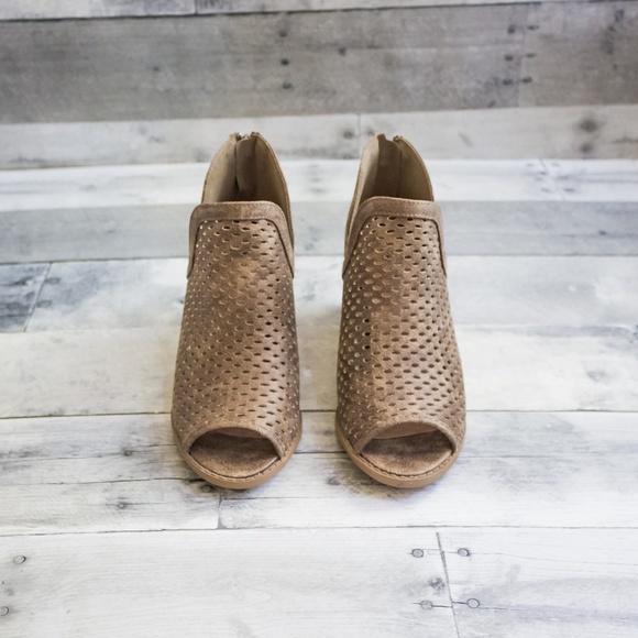 'Florence’ Booties. - Picture 2 of 4